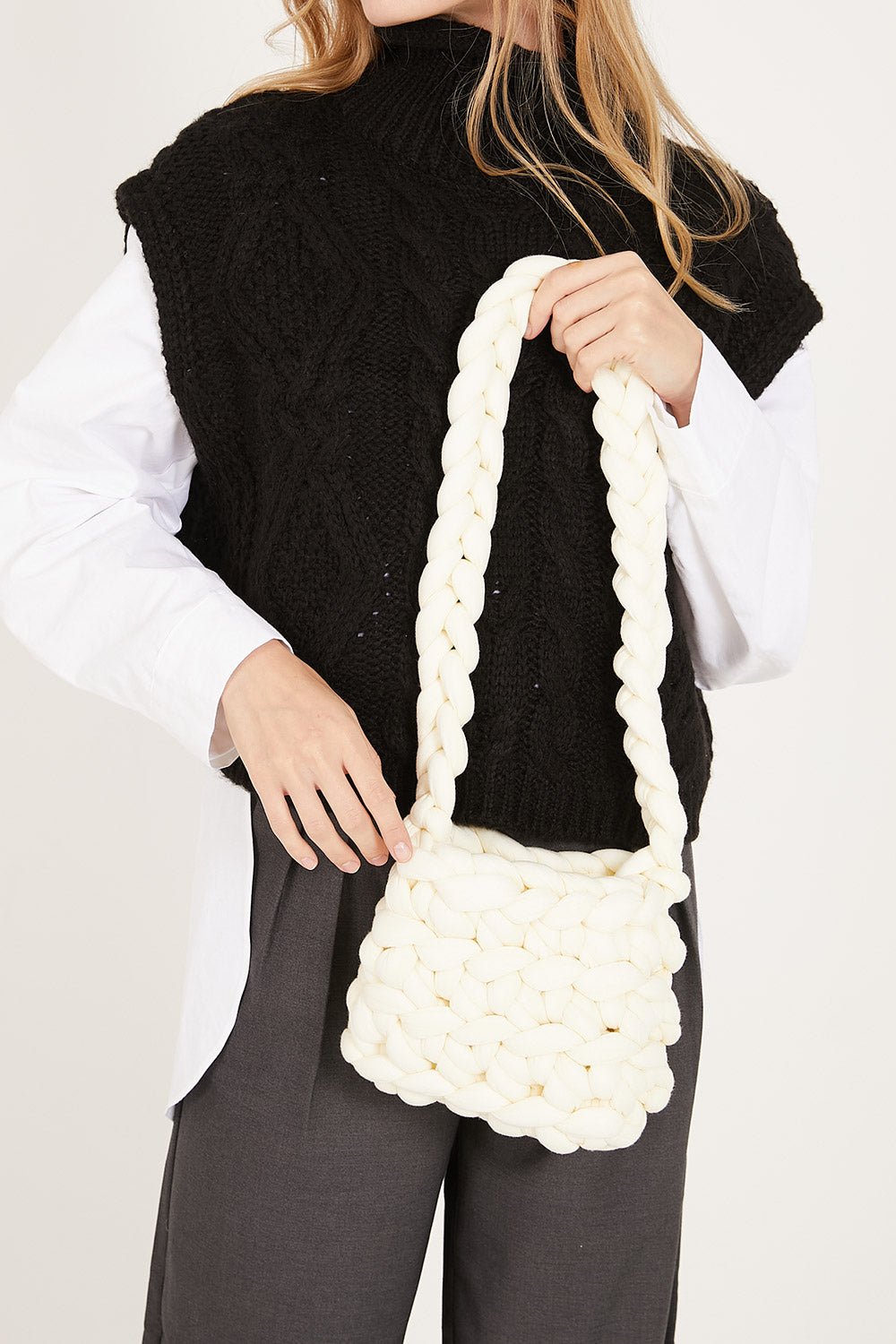 STRS4-_1221.jpg Yvette Chunky Knitted Shoulder Bag - Image 1